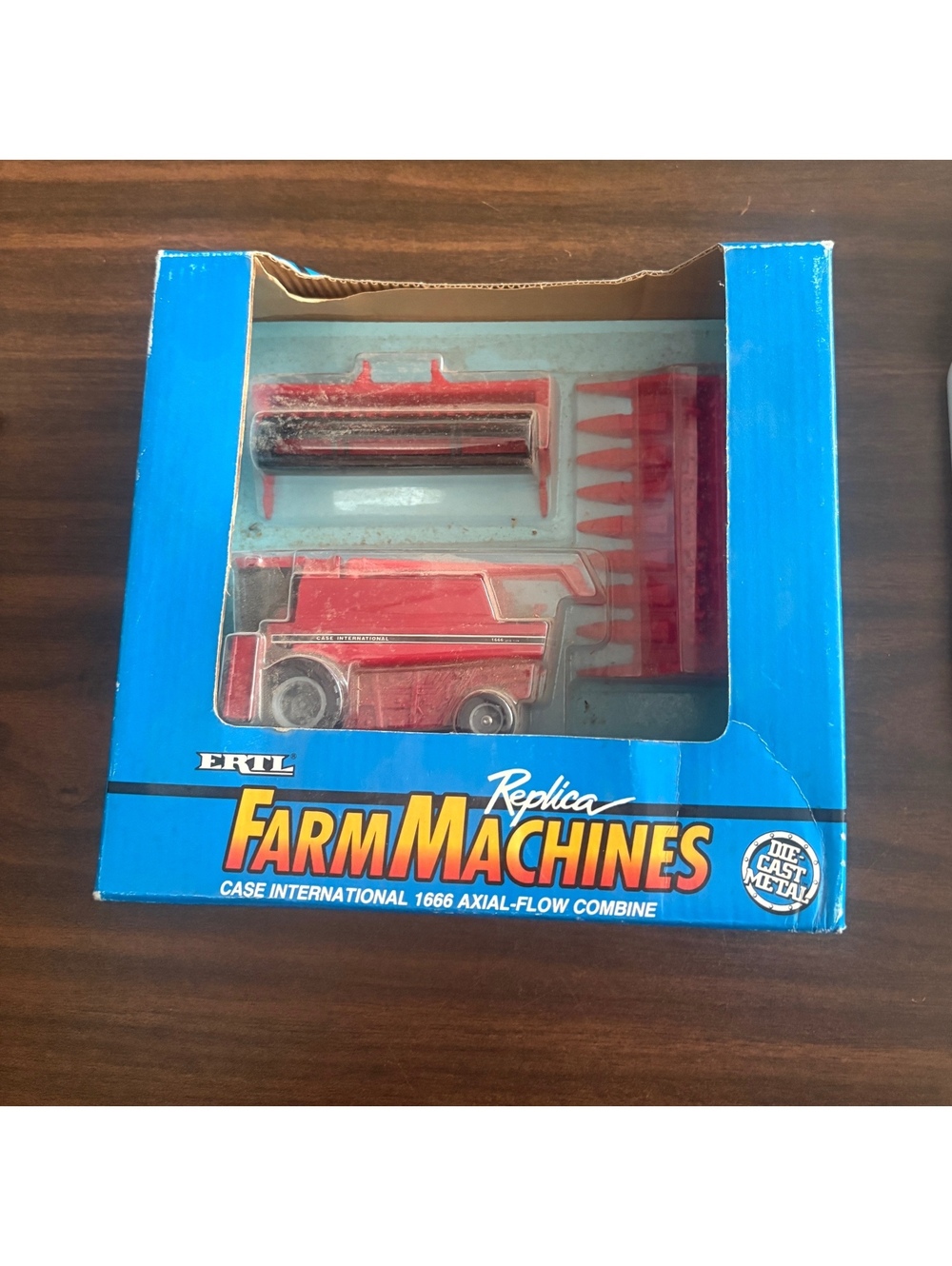 ERTl farm machines 1/64 case international 1666 axial flow combine